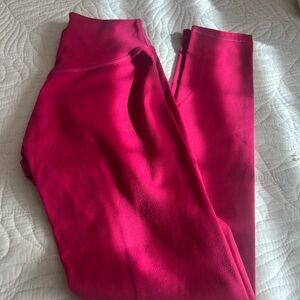 High-Waist Performance Leggings in Vibrant Fuchsia